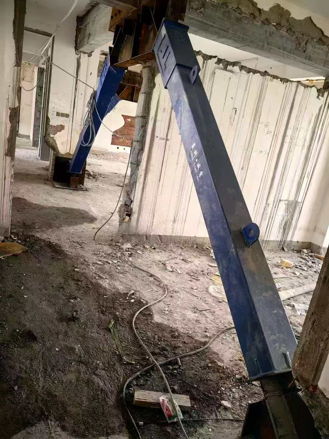 海港柱子粘钢加固施工工艺